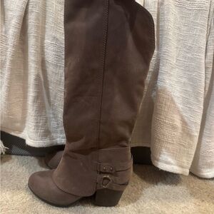 Stylish Brown Heeled Boots for Women